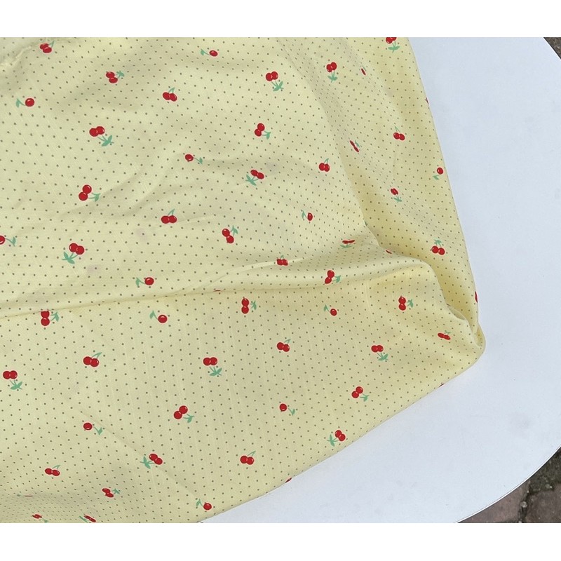 vải đũi mịn quả chery nhỏ nền chấm bi