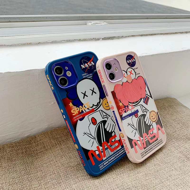 Mobile Ốp Điện Thoại In Hình Kaws Có Nắp Bảo Vệ Ống Kính Tháo Rời Được Cho Iphone 11 12 I11 Xmax Xs Xr