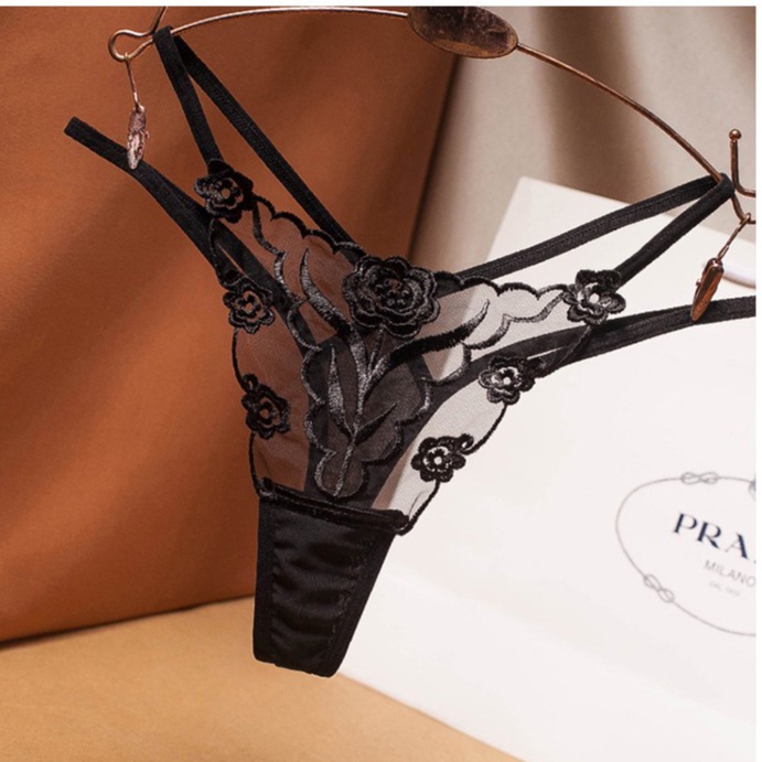 Quần lót lọt khe nữ - Quần lọt khe ren sexy C52