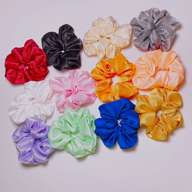 scrunchies cột tóc phi bóng màu ngẫu nhiên.