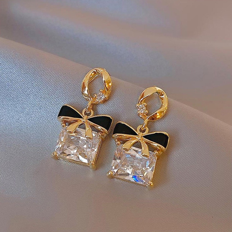 Khuyên Tai Nơ Đính Đá Zircon Hình Vuông 2022