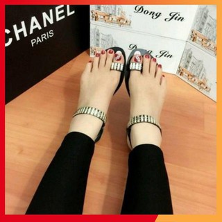 Sandal xỏ ngón đính đá