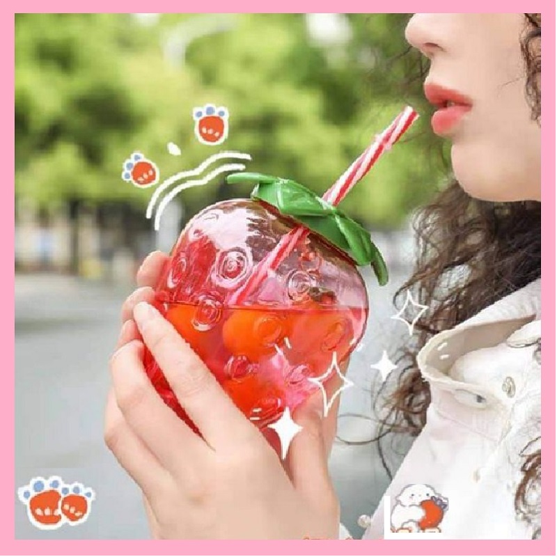 Bình Cốc Đựng Nước Hình Quả Dâu Tây Cute Dễ Thương Chịu Nhiệt Tốt Dung Tích 500ml Tặng Kèm Móc Hình Trái Dâu Và Ống Hút