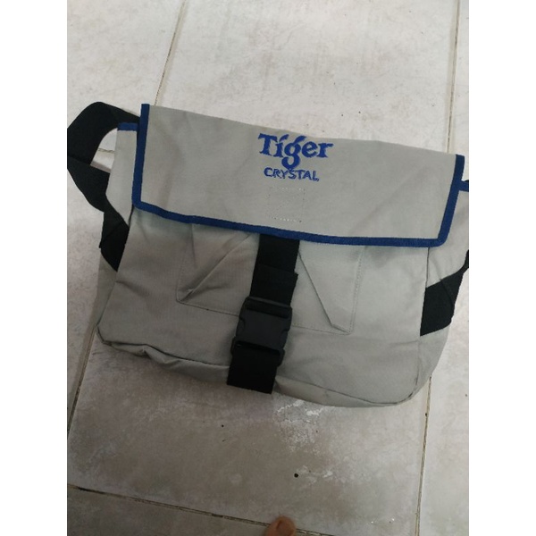 Balo tiger balo đeo chéo.