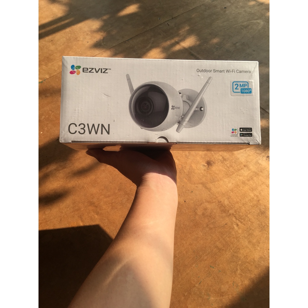 Camera Wifi ngoài trời EZVIZ C3WN 2.0 Megapixel, tích hợp míc thu âm thanh.