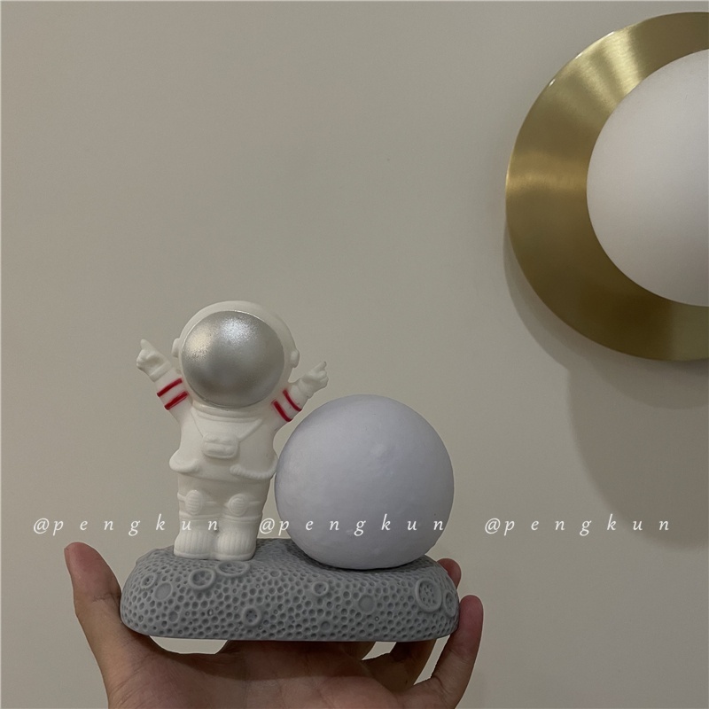 Đèn ngủ bảo vệ mắt hình phi hành gia và mặt trăng xinh xắn trang trí cho nhà cửa