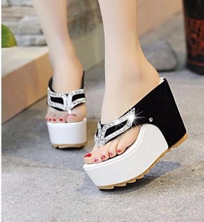 Dép kẹp đế xuồng hình mắt mèo