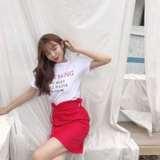 Set chân váy đỏ cúc bọc , áo thun trắng