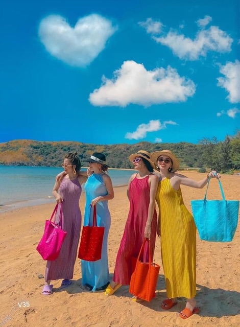 đầm maxi yếm dập li hot hit cập bến