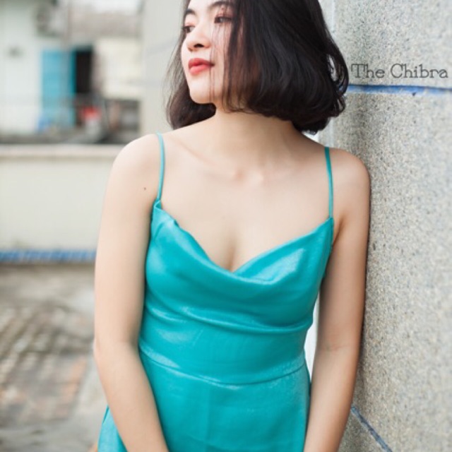 Đầm lụa xanh cổ đổ