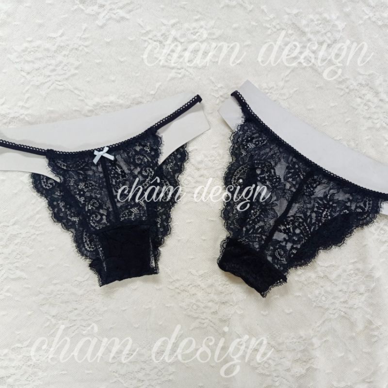 Quần lót ren mi đen dây nhỏ bên sườn có gắn nơ nổi bật. Hàng thiết kế độc quyền chỉ có tại shop
