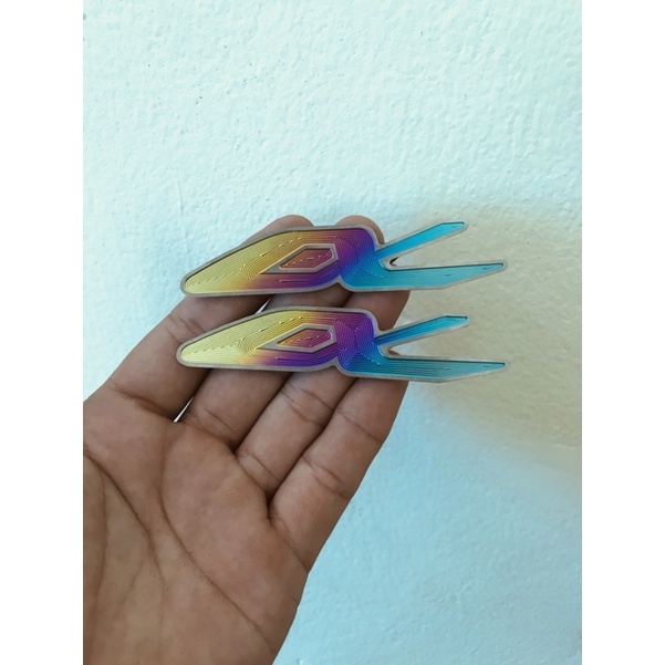 Chữ Wave Alpha Titannium Gr5 18cm Sẵn Keo Dán 3M