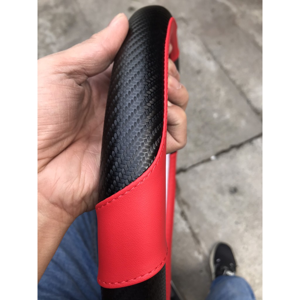 Bọc vô lăng vân carbon Sparco