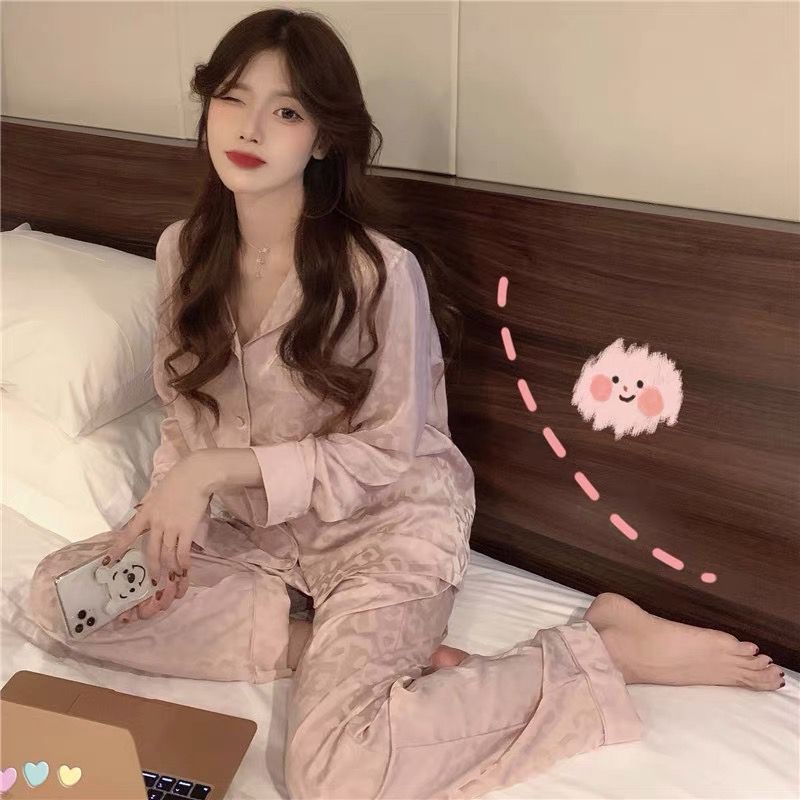 Bộ Đồ Ngủ Tay Dài Bằng Lụa Mát In Họa Tiết Da Báo Dành Cho Nữ