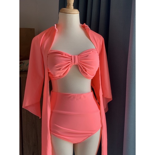 Bikini hai mảnh che bụng bầu