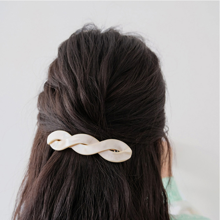 Kẹp tóc thiết kế hợp thời trang trẻ trung cho nữ