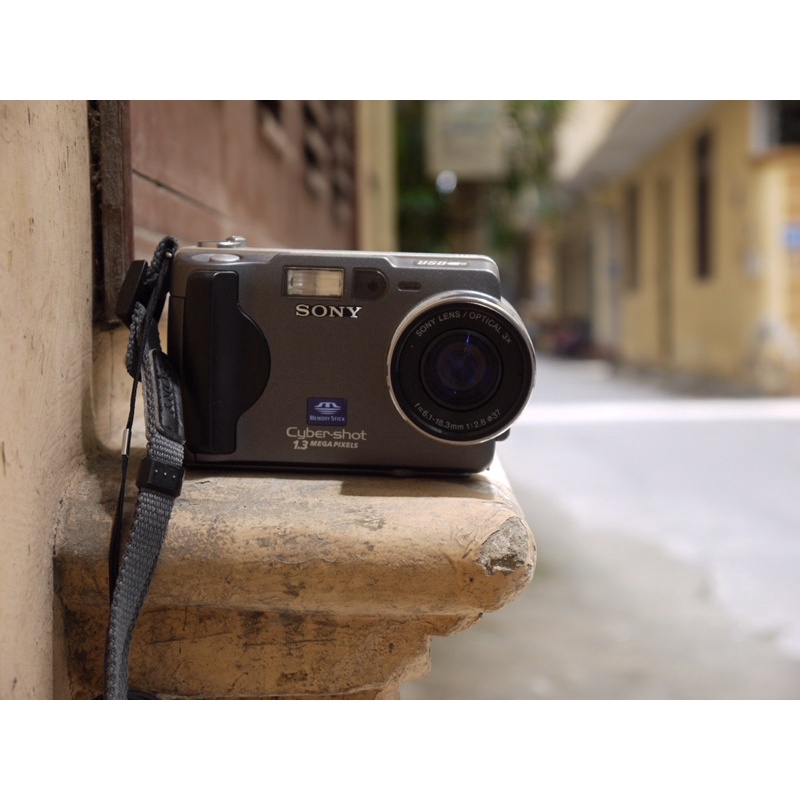Máy ảnh Lumix G1 kèm ống kính 14-42