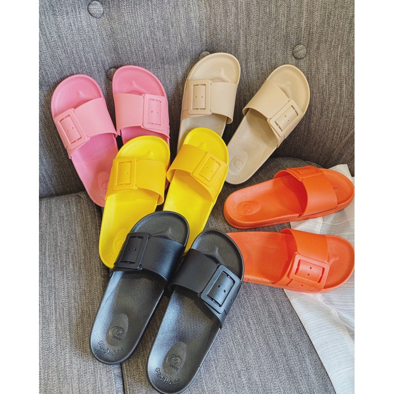 Dép Nhựa Dẻo Khoá Vuông MNB