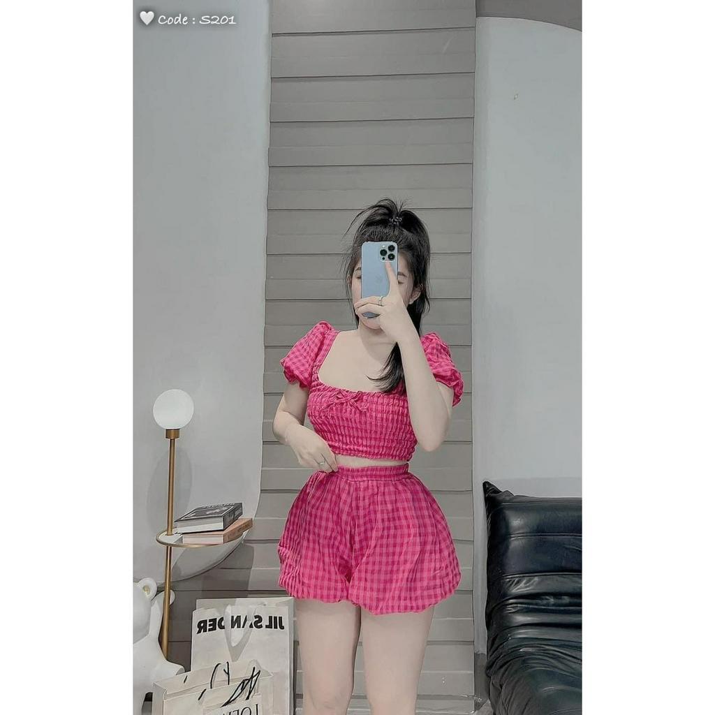 set áo cổ vuông tay phồng quần short bí xòe họa tiết carro