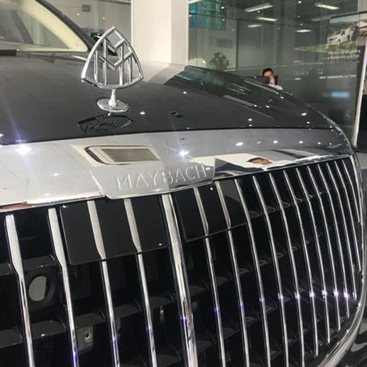 Logo biểu tượng trước nắp capo đầu xe ô tô Maybach