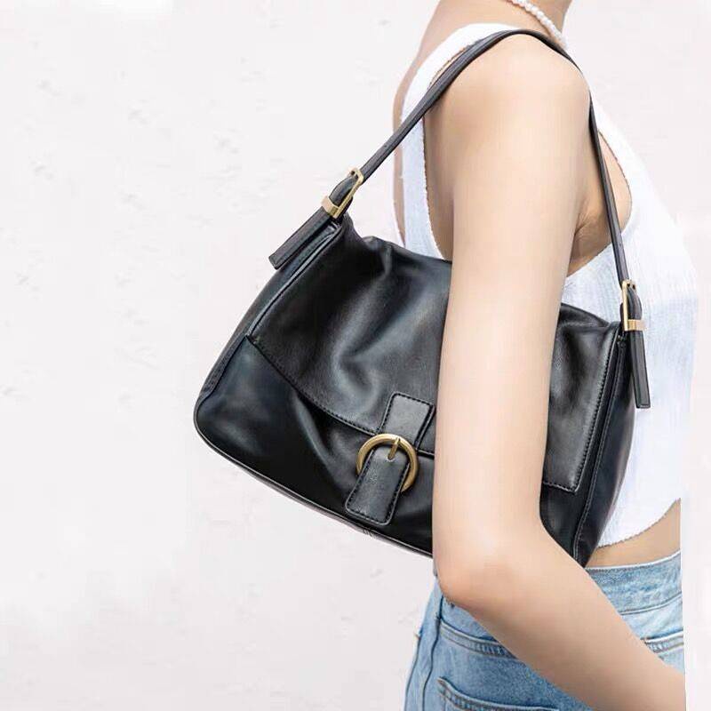 2022 New Retro Large Capacity Black One Shoulder Underarm Bag Baguette Bag All-Match Fashionable Flip Crossbody Handbag for Women dogL