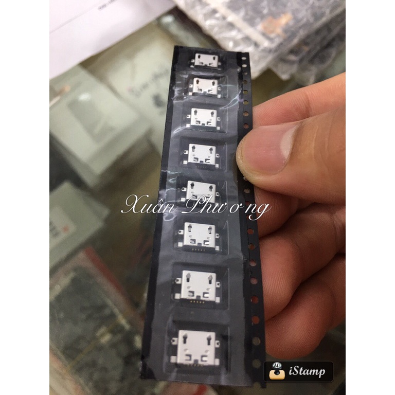 Chân sạc 5 chân (8600) thông dụng, dùng chung cho nhiều đời máy