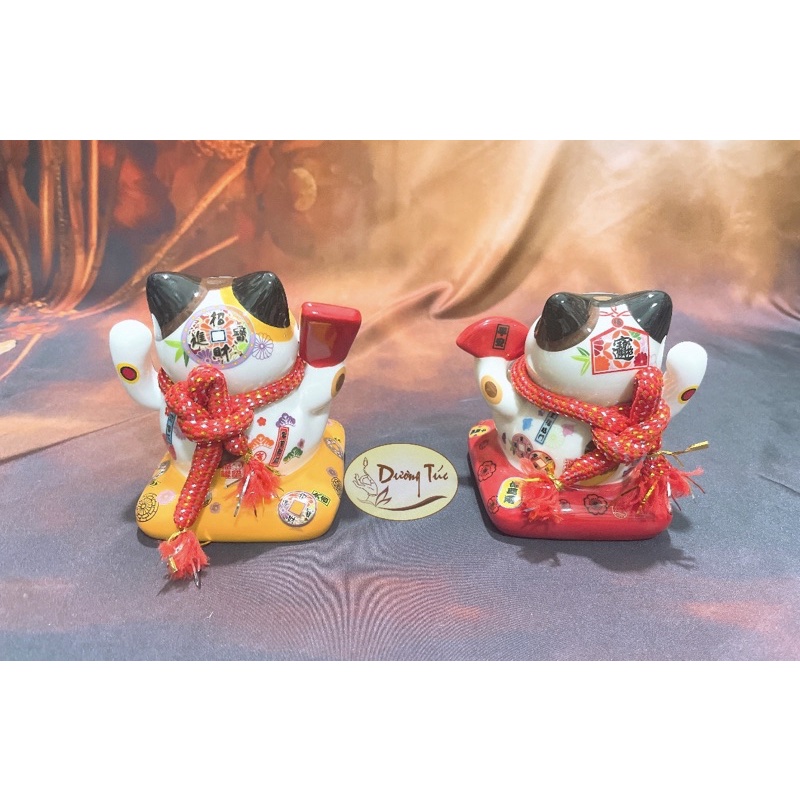 Mèo Thần Tài Cầm Quạt - Thẻ Bài Đế Sứ (Mèo May Mắn Vẫy Khách) Bằng Sứ Chạy Bằng Năng Lượng