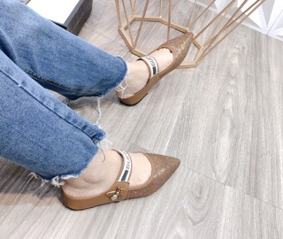 Sục gucci ong