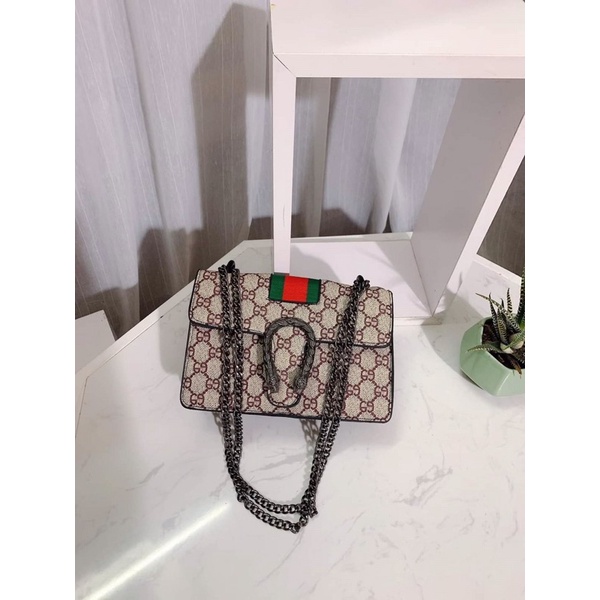 Tui xách nữ đeo chéo hoạ tiết đầu rồng