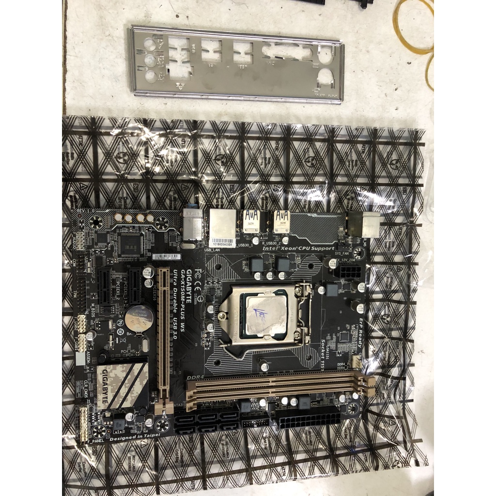 Combo Xeon E3-1225V6 + mainboard X150 gigabyte like new 99%