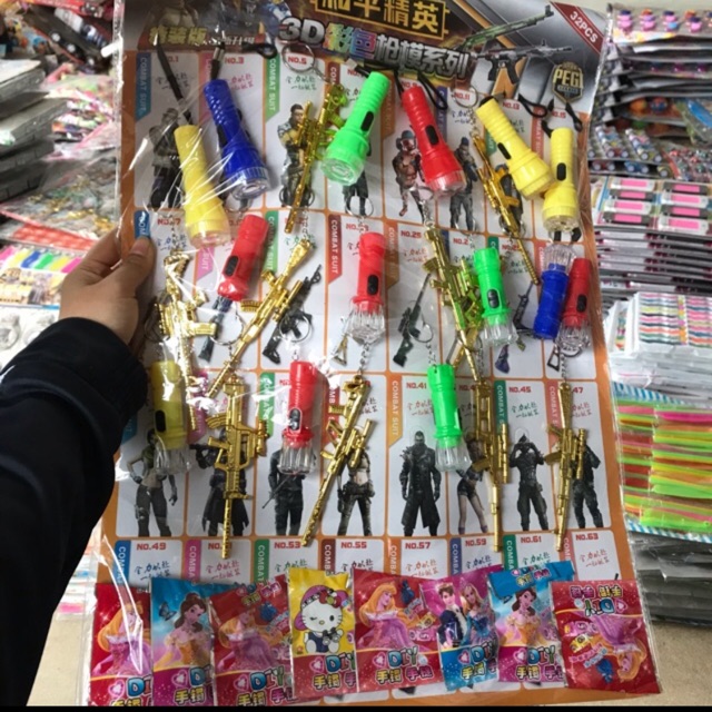 Vỉ thưởng móc khoá đèn bin ( 120 tem thưởng )