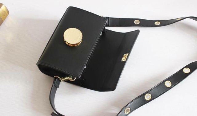 Túi Charles Keith so hot