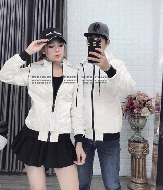 Áo khoác dù cặp đôi in chữ bao đẹp y hình ( 330,000/2 cái)