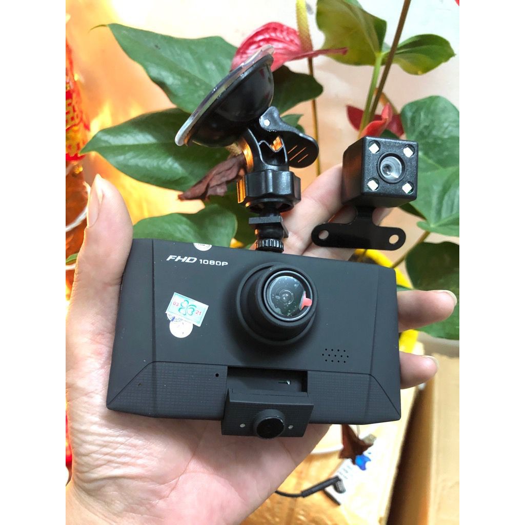 Camera hành trình xe hơi 3 lens X300 có đèn led hỗ trợ ban đêm | BigBuy360 - bigbuy360.vn