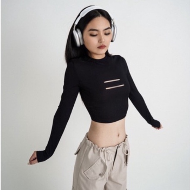 NAE TOP-Áo gân đen/trắng tay dài cut ngực vải co giãn tốt-Whitelies Shop