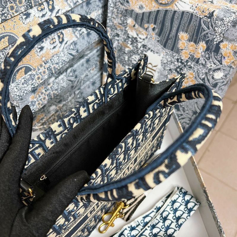 TÚI DIOR BOOK SUPER FULL BOX SZ 26 FULL BOX TẶNG KÈM KHĂN