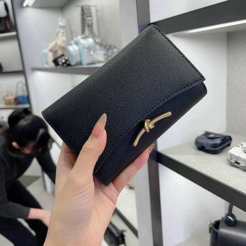 Ví da sần dáng lửng khoá xoắn cách điệu