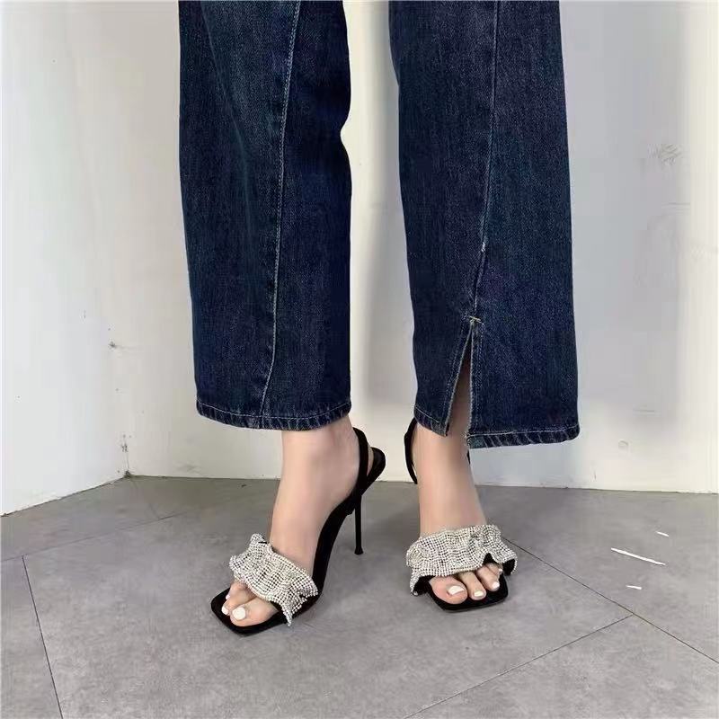 Giày Cao Gót Đính Đá Pha Lê Mũi Vuông Phong Cách Mới Cho Nữ