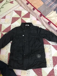Giầy và quần áo trẻ con