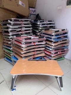 Bàn học có khe cắm ipad