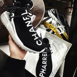 Giày adidas nmd human race