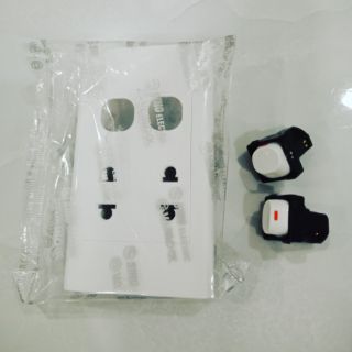Ổ Cắm Điện 2 Ỗ Cắm 2 Công Tắc Kèm Đế Nổi VANLOCK