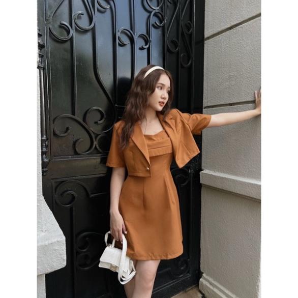 Set đầm 2 dây mảnh xếp tầng ngực kèm áo khoác vest nâu