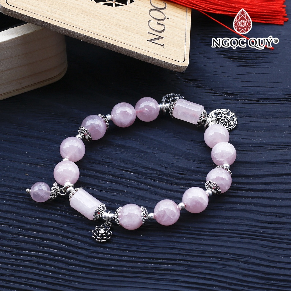 Vòng TA hồng madagascar phối charm sen bạc - Ngọc Quý