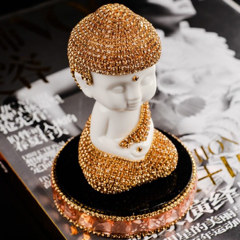 Tượng Phật Trang Trí Taplo Xe Hơi, Bàn Làm Việc Đính Đá Kèm Nước Hoa, Vòng Tay Phong Thủy