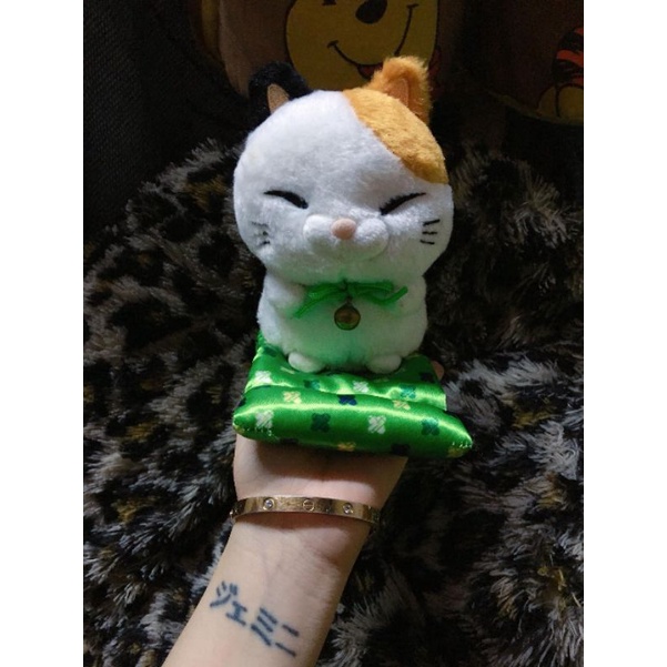 Mèo tam thể bông ngồi thảm ( Lucky Cat )