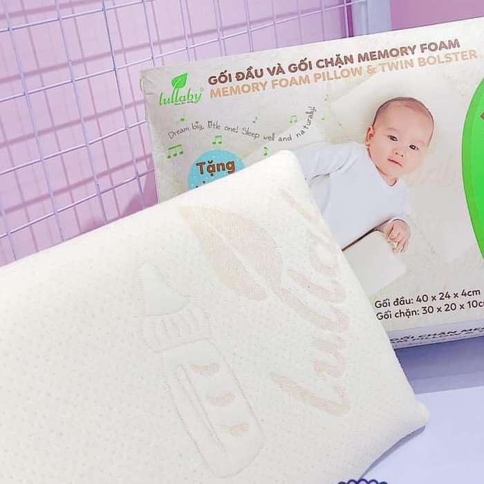 GỐi sơ sinh LULLABY memory foam ( cao su non ) chống bẹp đầu [ TẶNG 1 VỎ GỐI ]