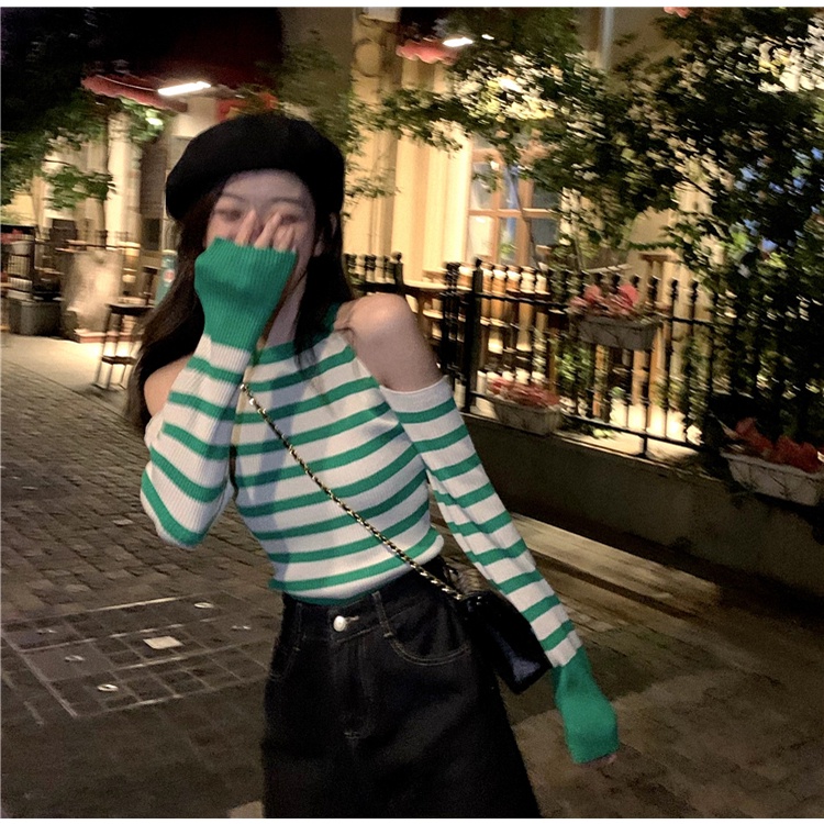 【Hana and Alice】Áo Len Tay Dài Trễ Vai Họa Tiết Kẻ Sọc Thời Trang