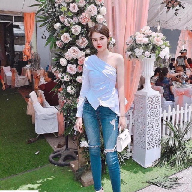 Áo lệch vai dài tay