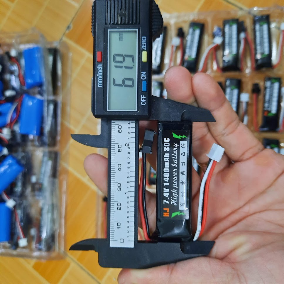 Pin 7.4v 1400mah 30C cho xe mô hình điều khiển từ xa